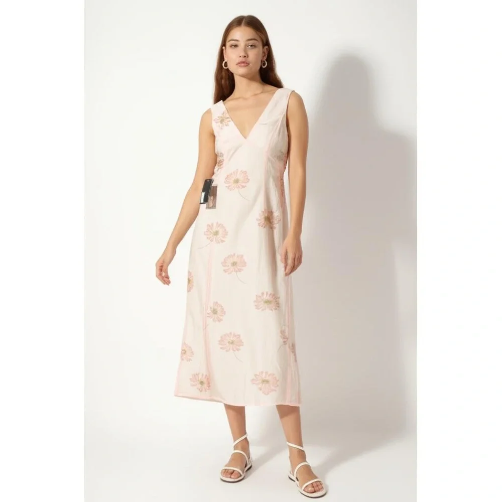 FUTURE COLLECTIVE Dress Size 6 Light Pink Floral Midi V-Neck Sleeveless (NWT)